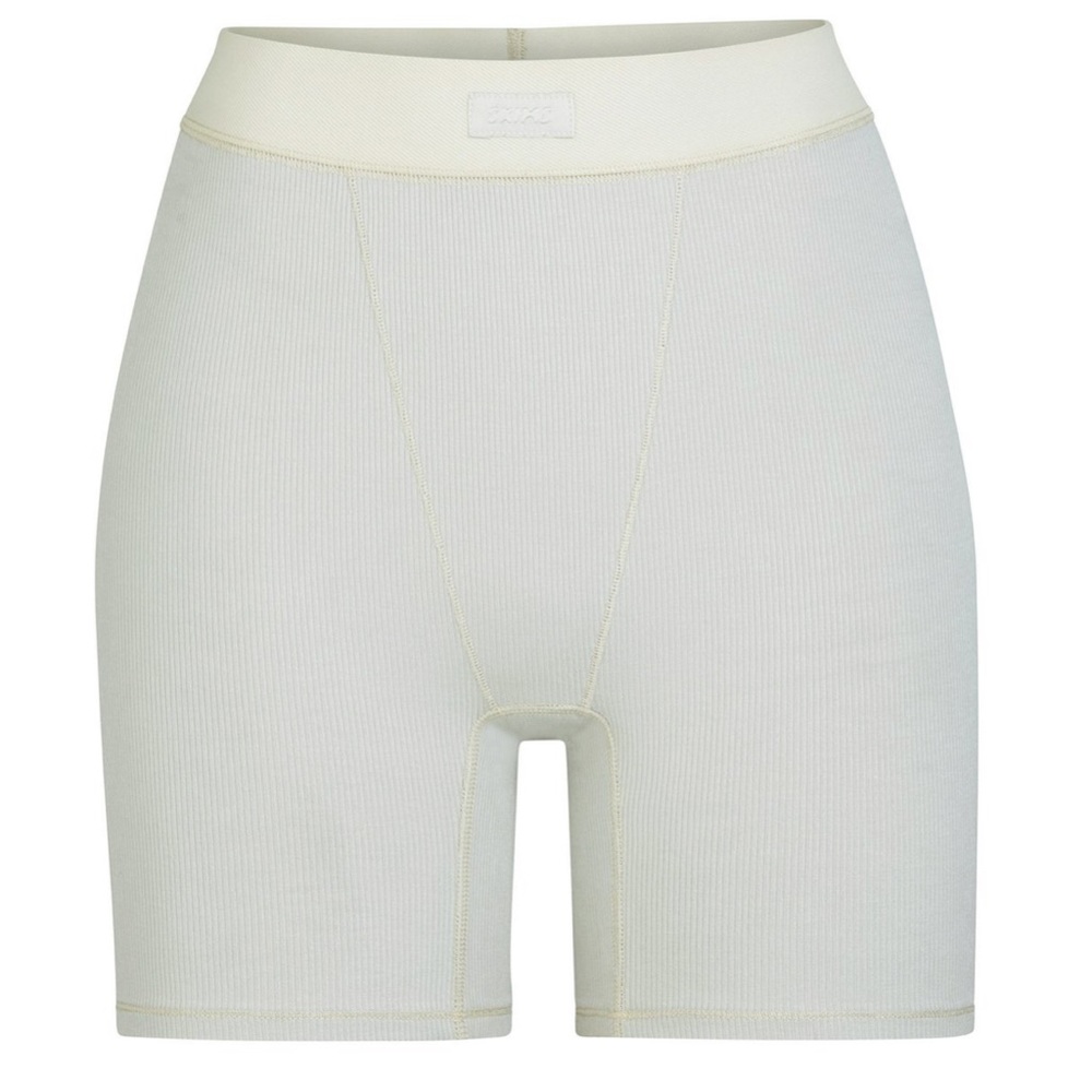 NWT SKIMS Soft Lounge Boxer Talc M